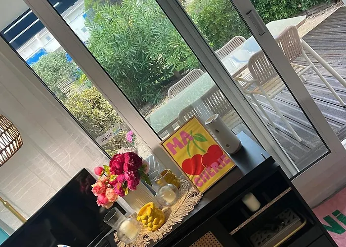 Quiet, Cozy And With Pool &terrasse ラカノー