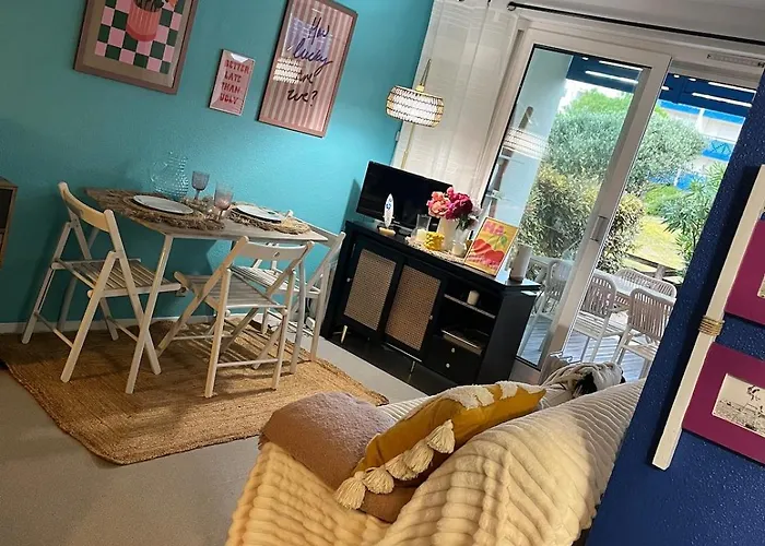 Quiet, Cozy And With Pool &terrasse アパート ラカノー